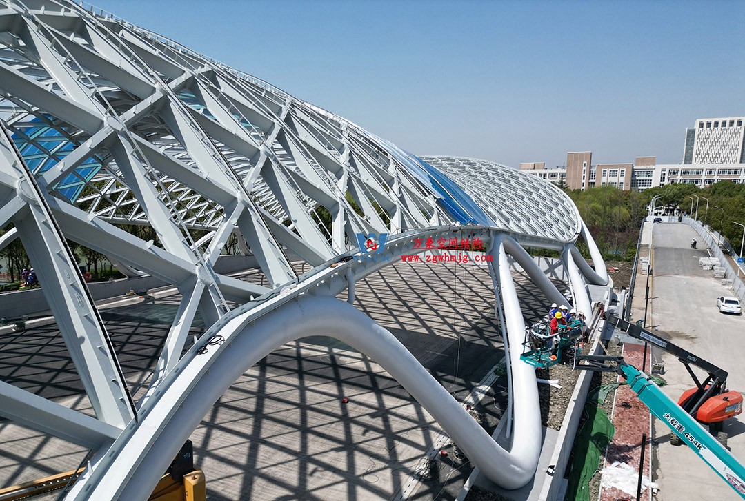 上海工程技術(shù)大學(xué)松江校區(qū)風(fēng)雨操場ETFE膜結(jié)構(gòu)項目 上海工程技術(shù)大學(xué)松江校區(qū)風(fēng)雨操場ETFE膜結(jié)構(gòu)項目