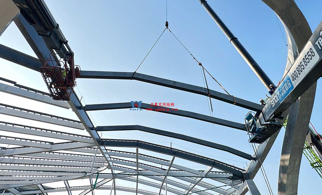 山東高端化工研究院下沉廣場天幕施工邁入關鍵階段 山東高端化工研究院下沉廣場天幕施工邁入關鍵階段